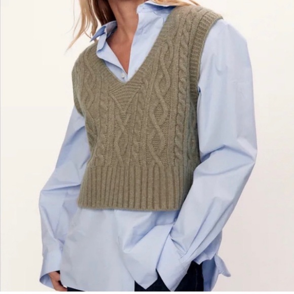 ZARA Preppy & Smart Sweater Vest with ribbed V neckline in beautiful baby blue🔥 - Picture 11 of 13